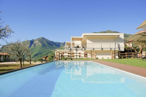 Piscina panoramica vista Lago d’Iseo a Riva di Solto