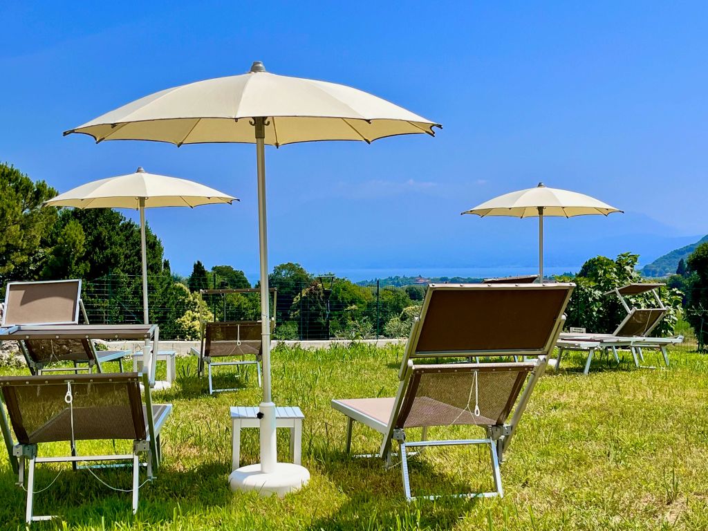 Loft Antica Corte a Manerba del Garda con piscina