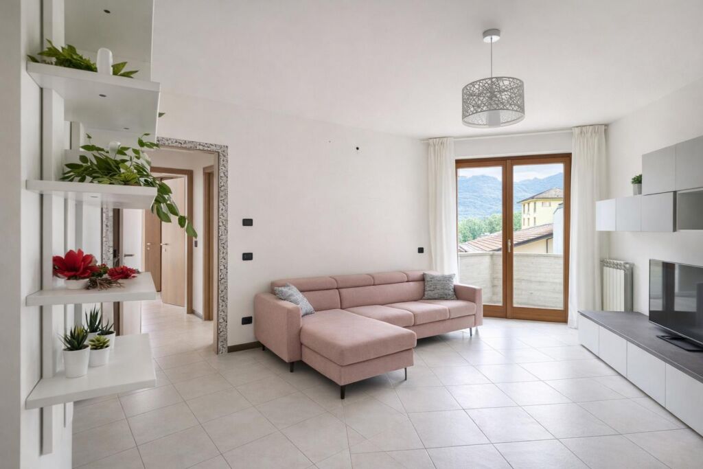 Casa vacanza a Rogno con balcone vista montagne